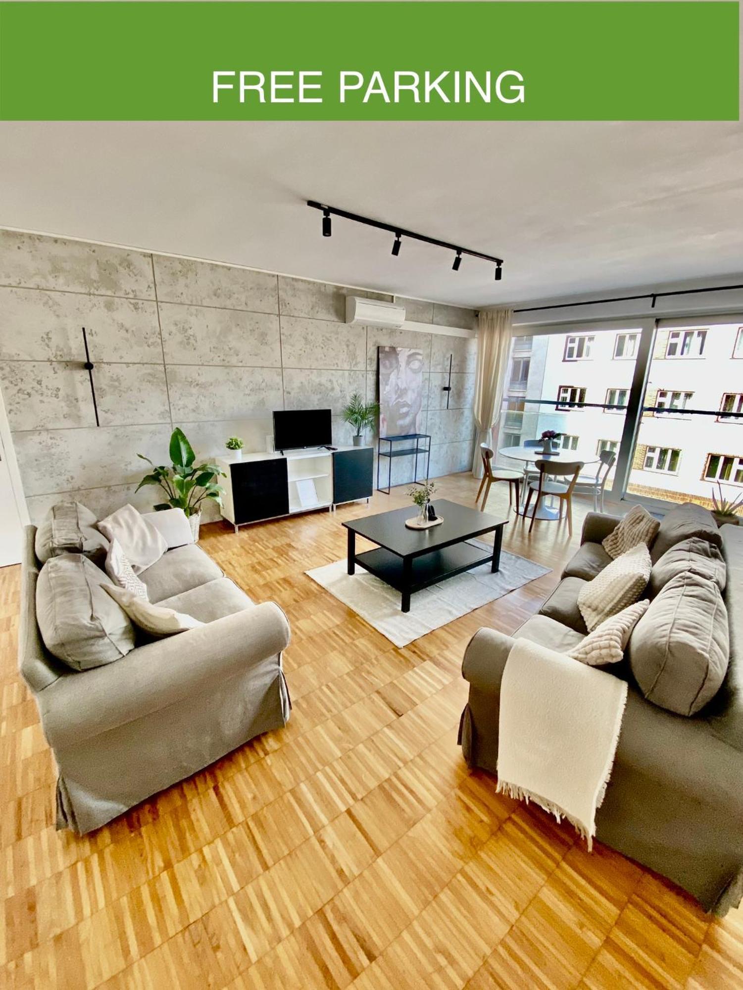 Spacious Near Center With Balcony And Garage Parking * Prag